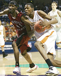Kevin Durant drives against New Mexico State