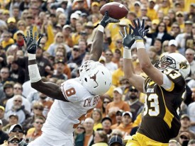 Unlike the offense, Chykie Brown and the Texas defense played 4 great quarters. (AP photo)